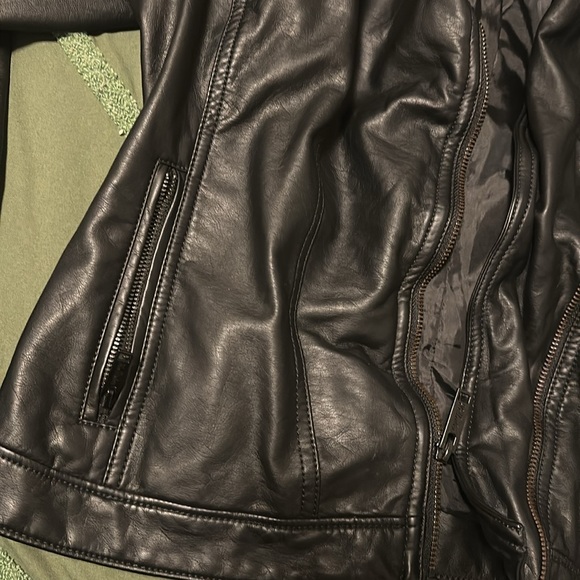 Hollister faux Leather motorcycle jacket size medium - Picture 4 of 6